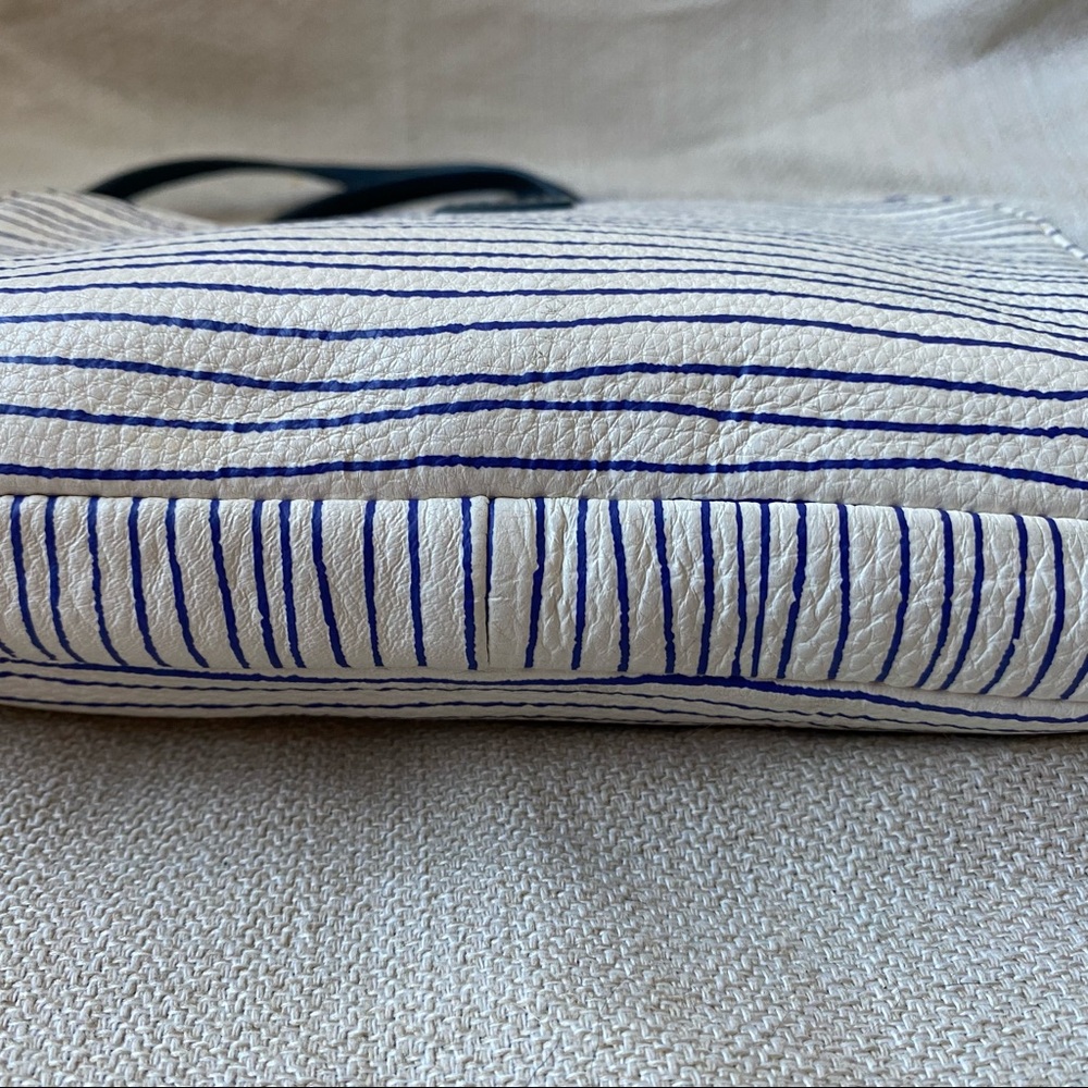 Small Leather Fossil Crossbody - Picture 7 of 12